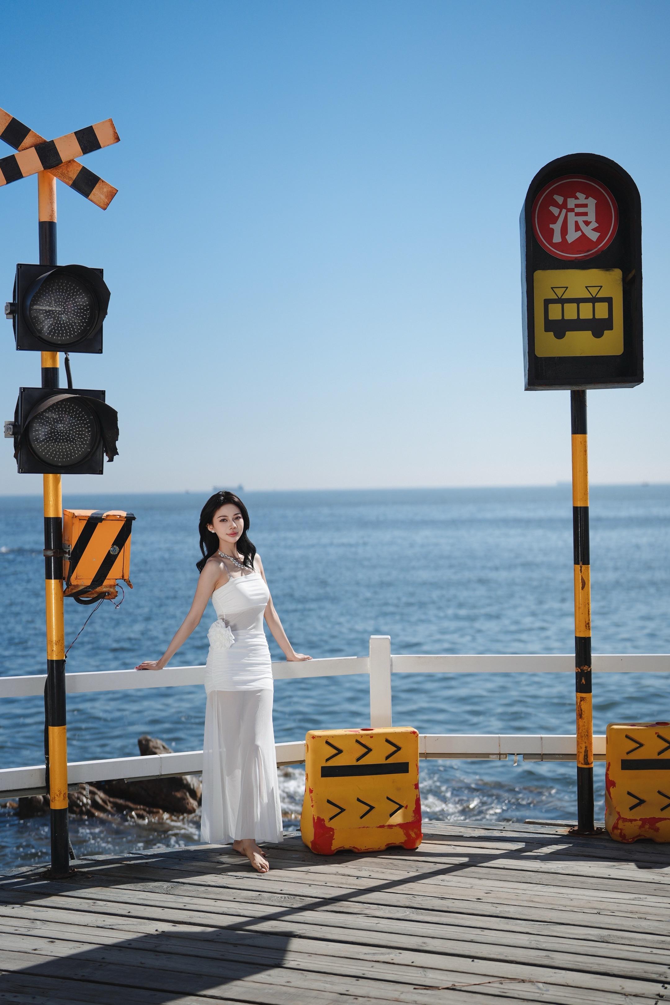 碧螺塔酒吧公园旅拍.🐚园区里面有句话是这样说：生活是一场电影 每个人...
