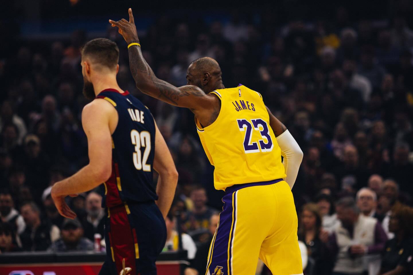 👑Canon EOS R3📸Canon 200 mm詹姆斯