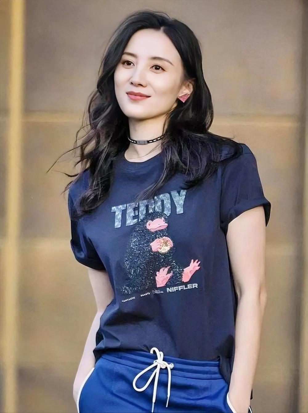 宋佳也真是美得不可方物，堪与林青霞媲美。