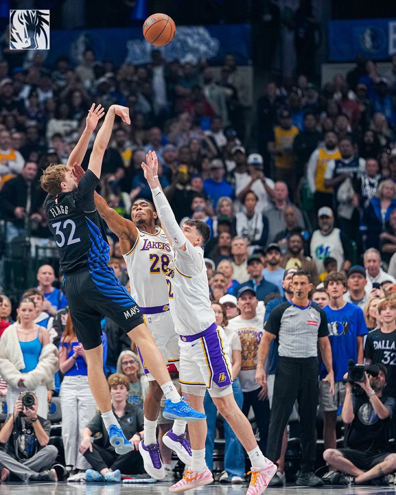 小旗延续上一场的火热状态，第一节 9 中 7 拿下 19 分，刷新职业生涯首节得