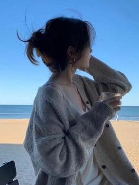 别为不值得的人消耗自己，做好自己就够了
 
你做得再完美，总有人鸡蛋里挑骨头；说