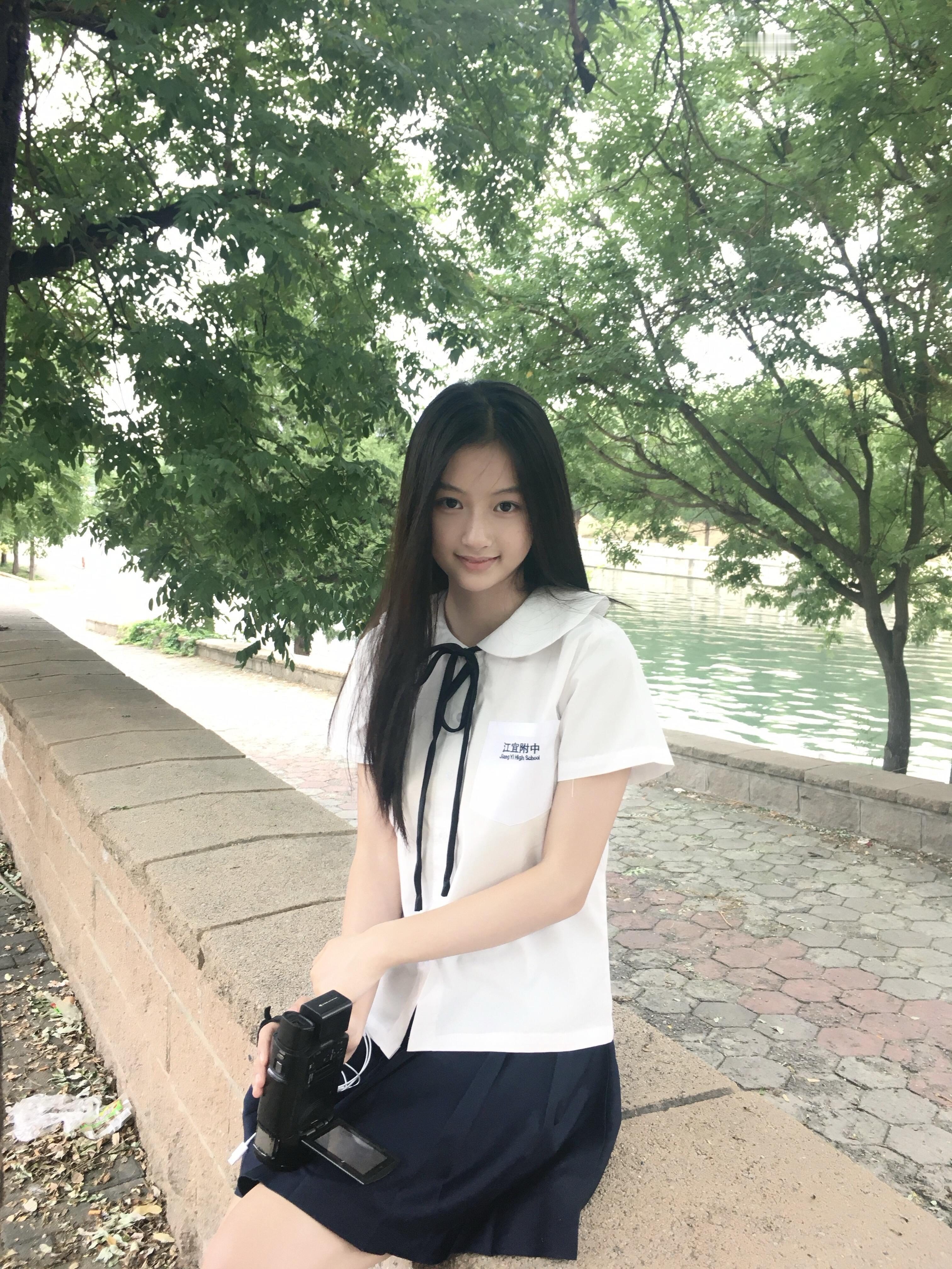 七七这组好看诶 。 