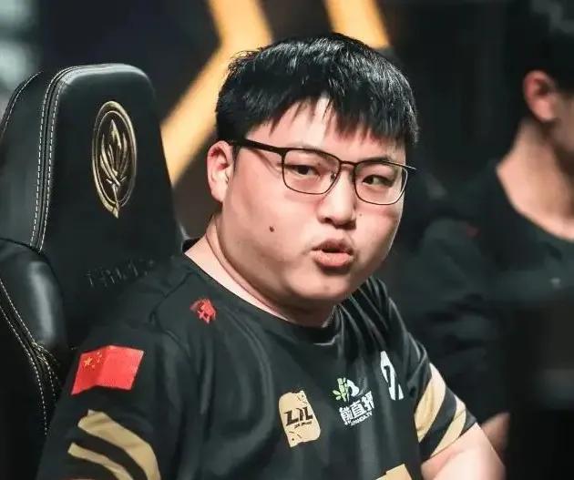 自从Uzi退役之后，LPL下路对线强度明显断崖式下滑了


Hope打不赢Gum