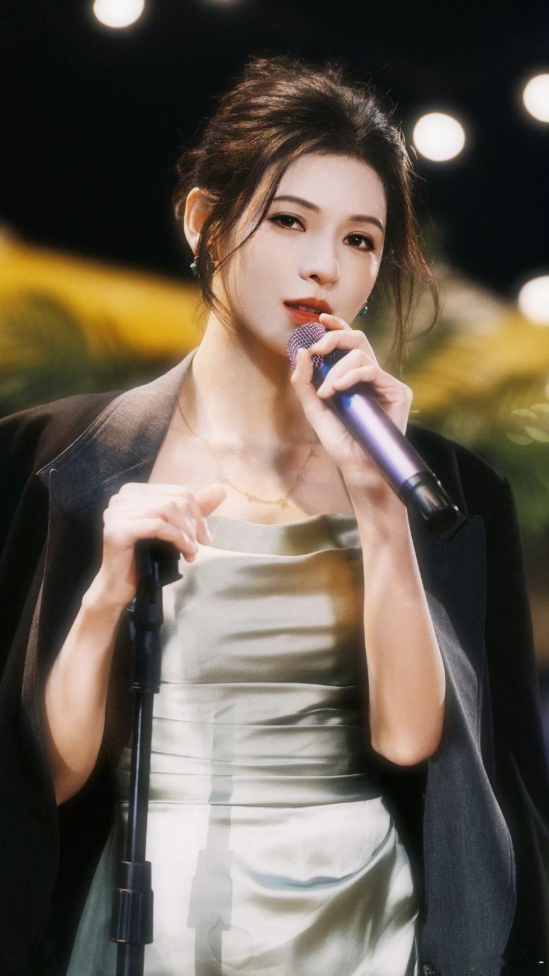 张予曦把我演现偶想干的事全干了 张予曦新剧里这操作真戳心窝子！被人惹到毫不含糊直