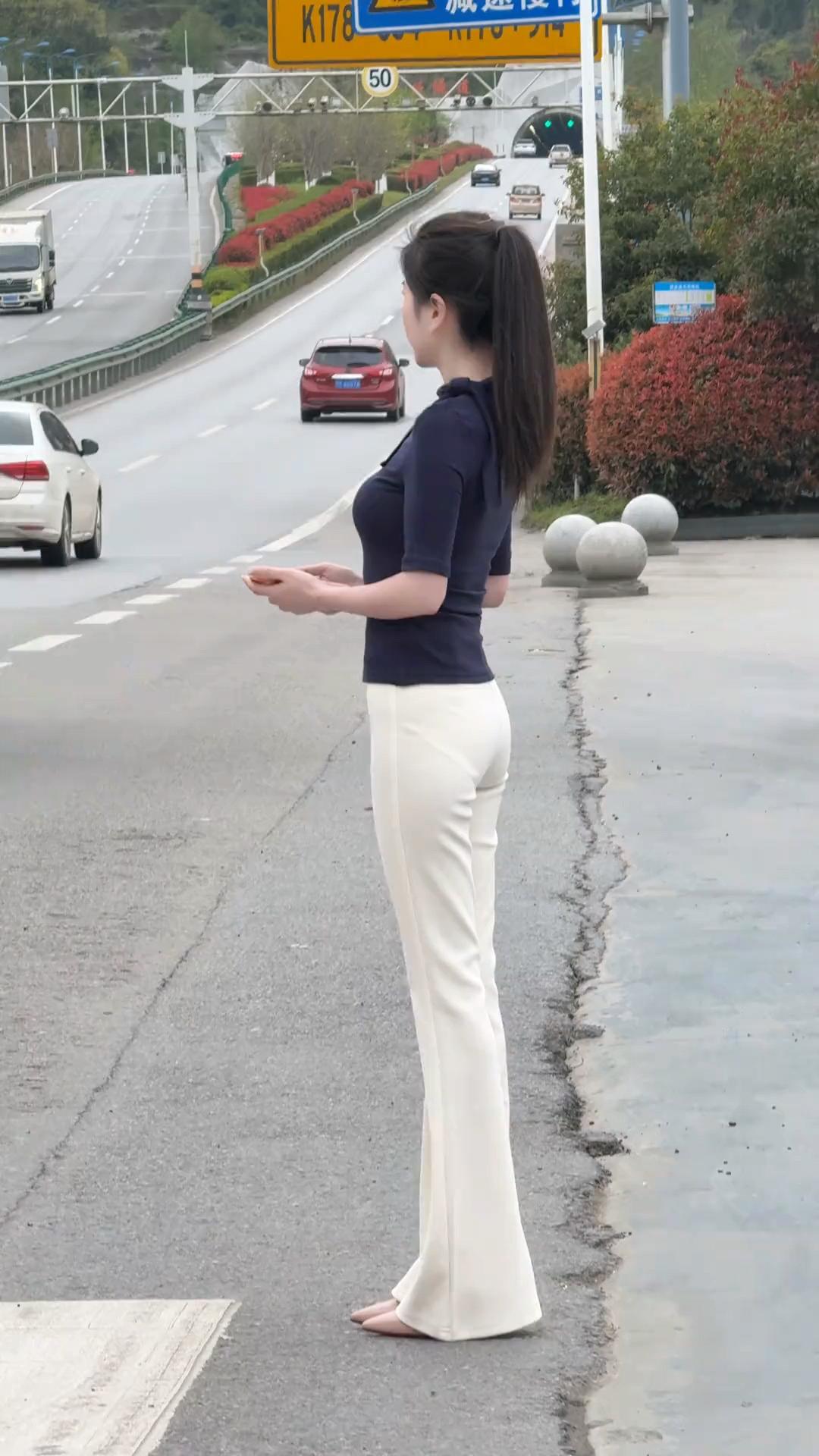 轻纱拂面，静待归人。