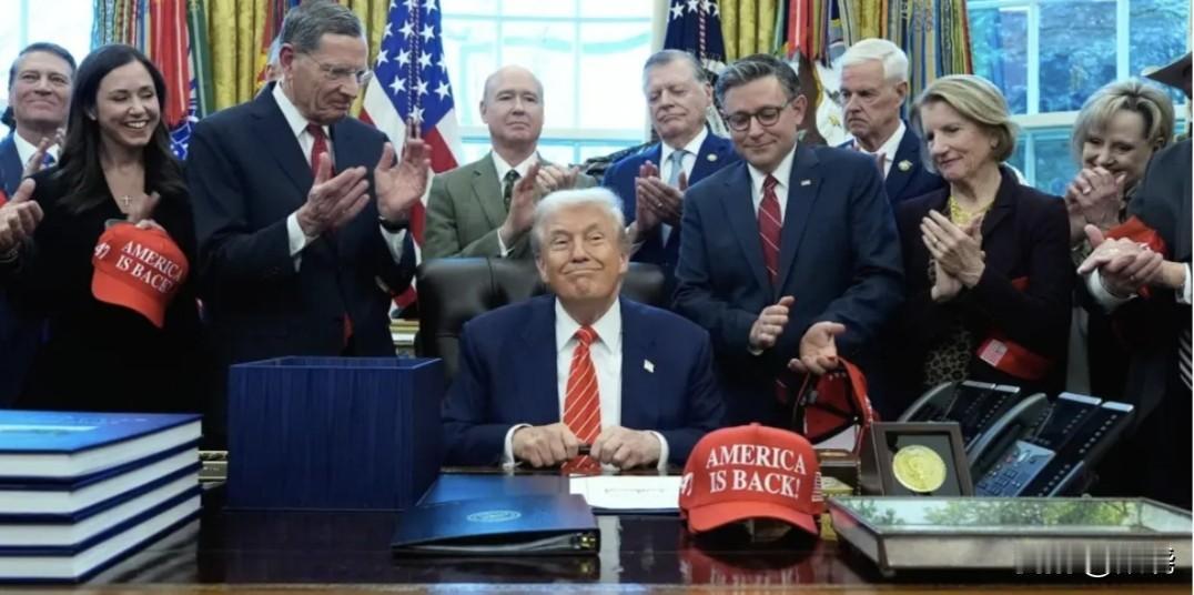 美国批准适度向乌克兰出售军事备件

特朗普政府批准向乌克兰适度、少量出售军事备件