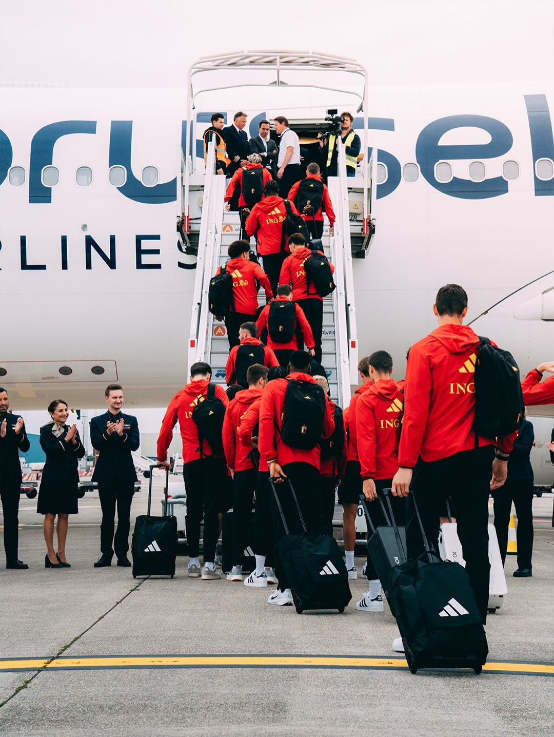 库尔图瓦出发前往美国参加世界杯！✈️🇧🇪halamadrid