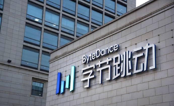 我记得原计划 200 亿，现在抢着加码到 296 亿了
AI 军备竞赛是这样，最