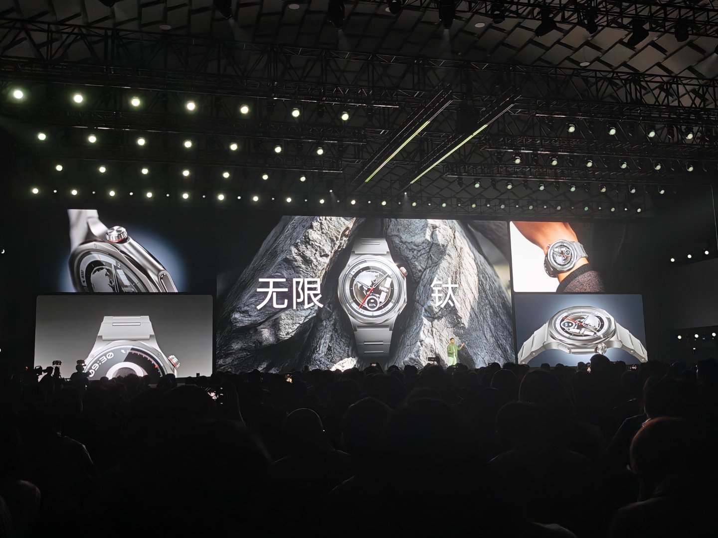 OPPO Watch X3三款配色，分别是无限钛、引力黑以及寰宇星橙，你们喜欢哪