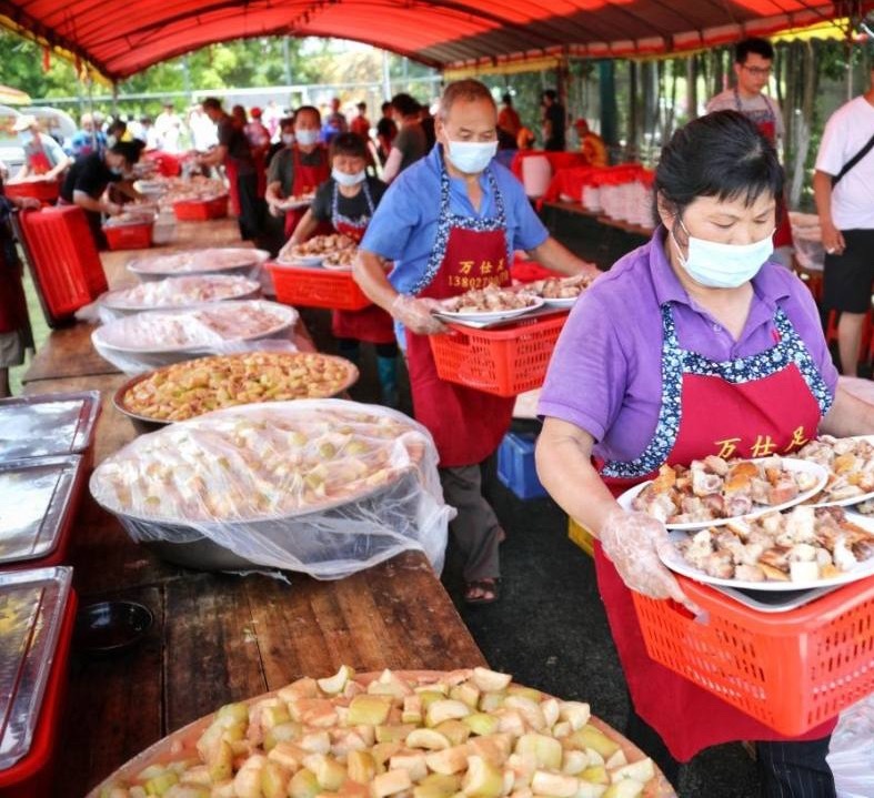 在广州吃龙船饭被宠成小宝贝了外地游客来广州蹭龙船饭，直接被全村温柔对待🥹本以为