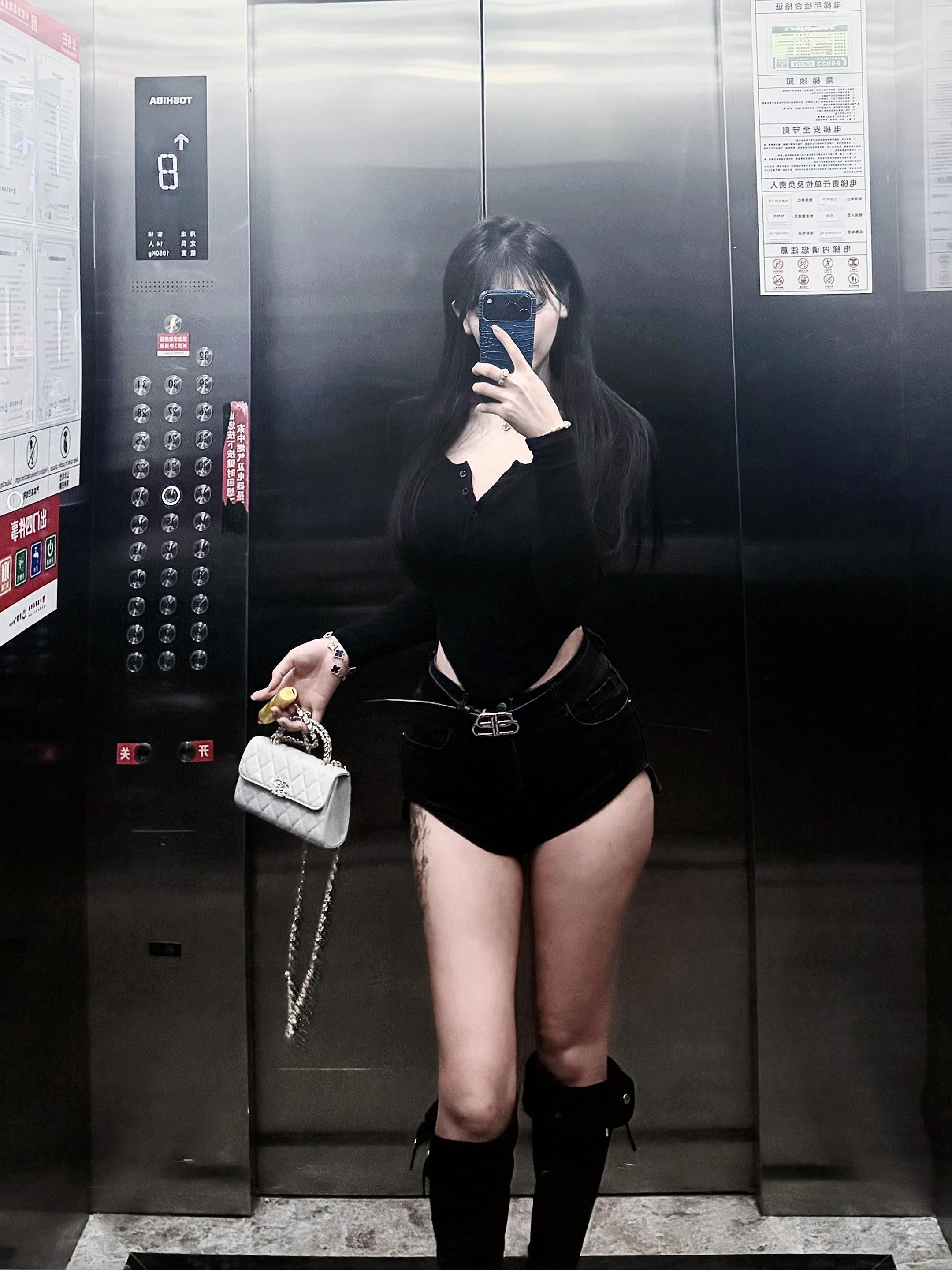 答应自己以后再也不要穿黑色了好吗亲爱的