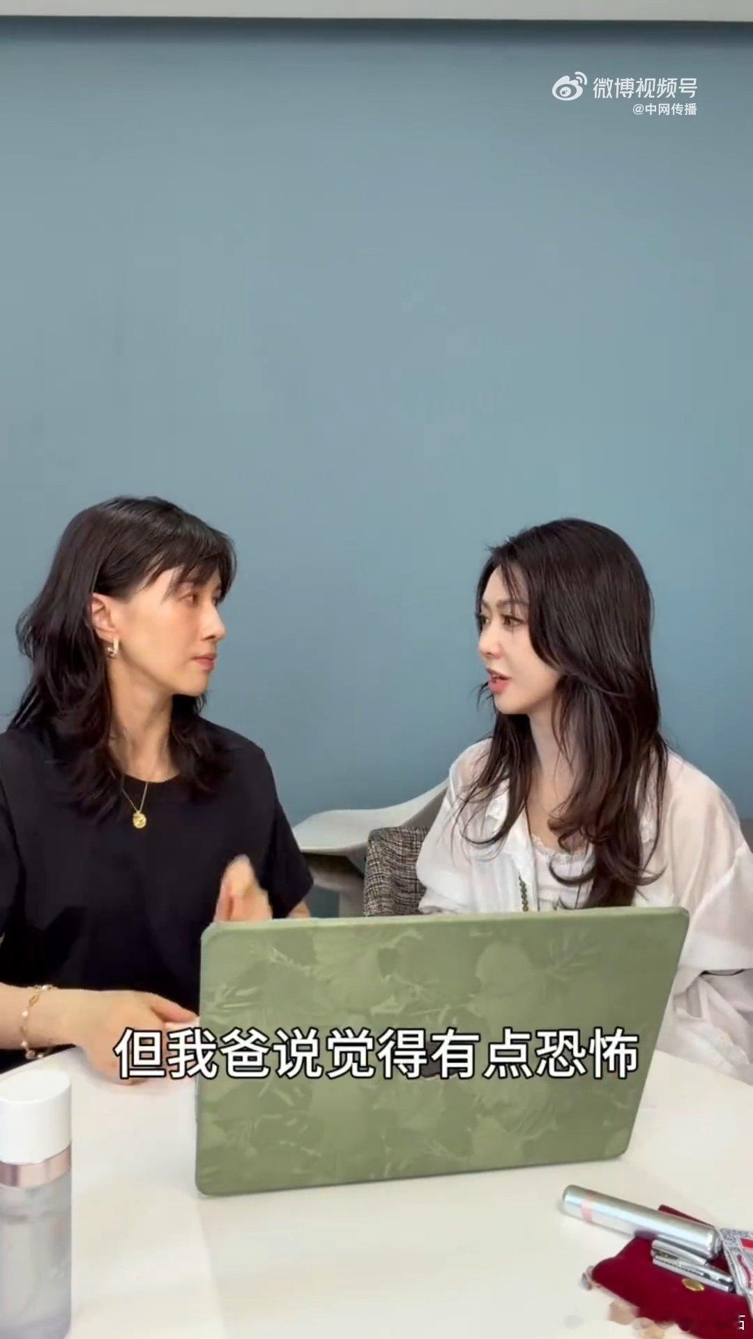 薛凯琪把自己瞳孔做成画送爸妈薛凯琪把自己的瞳孔照做成画送给爸妈，让爸爸把画挂墙上