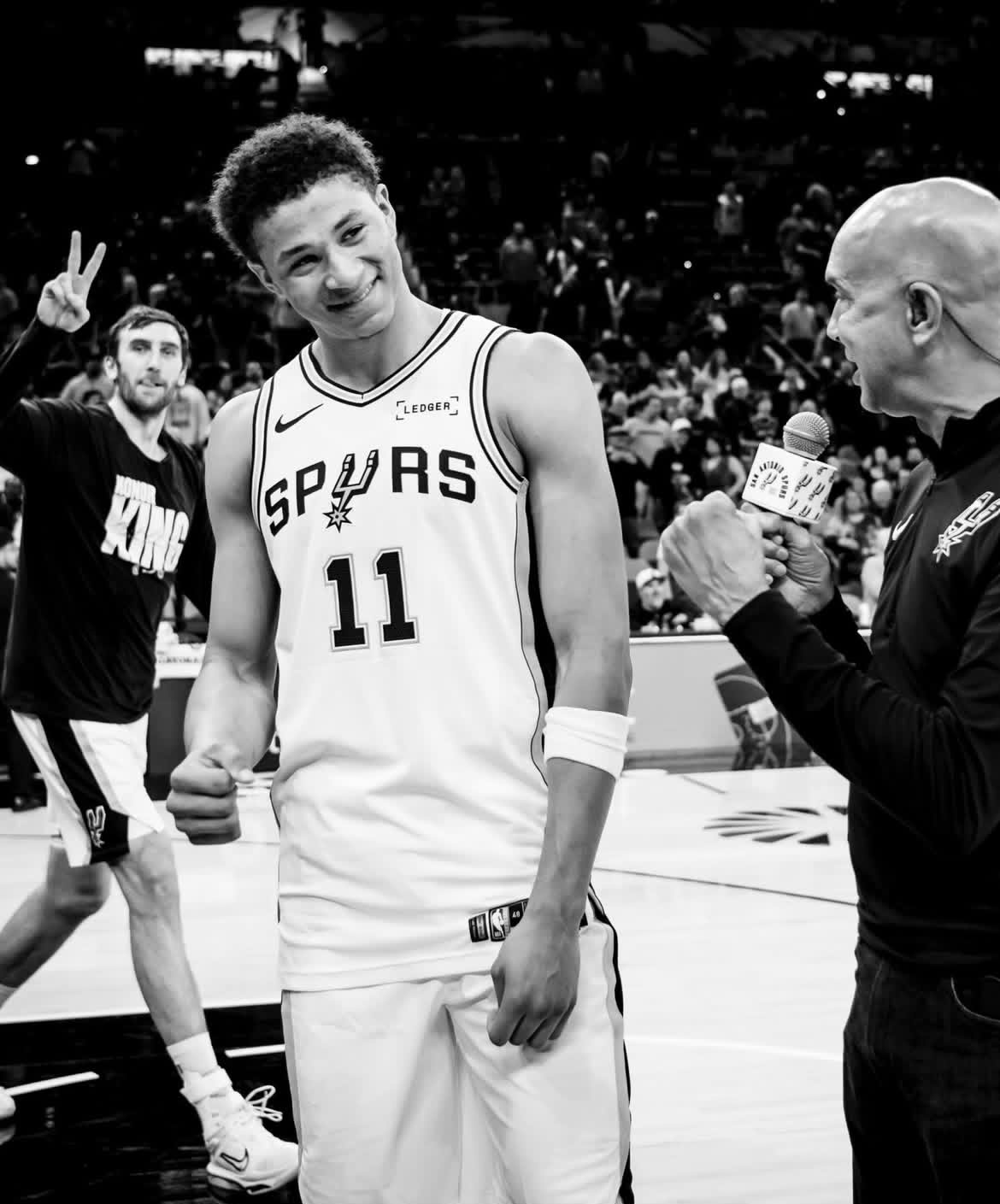 晚安马刺 如果累了，不妨回头看看，其实你已经越来越好了。晚安刺蜜明天见晚安心语 