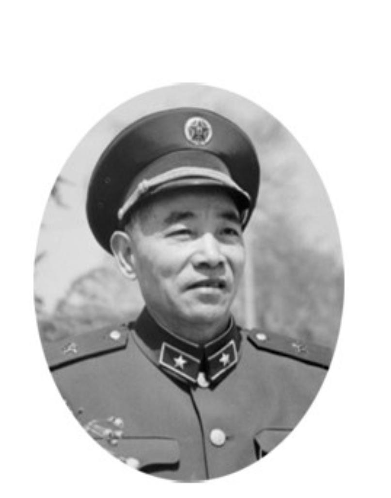 李治亭，1926年10月出生于山东省淄博市博山区源泉镇西高庄。1940年10月参