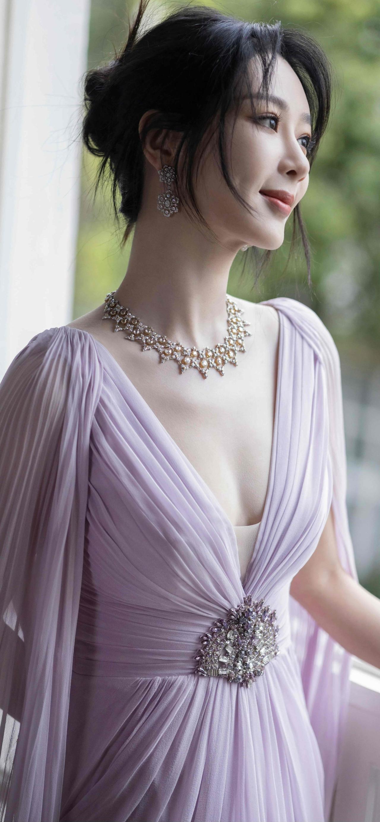 美女壁纸-第6038期-杨紫