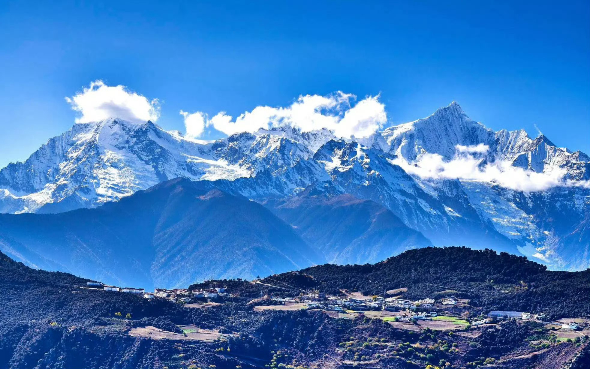 五一自驾香格里拉制氧机有必要吗赛里木湖邀请大家来自驾 赛里木湖的蓝，是被上天打翻
