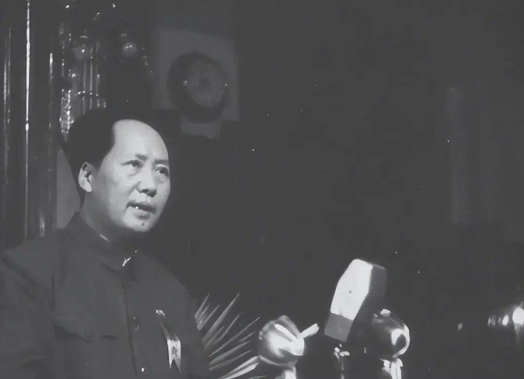 1950年10月4日，中南海，开会讨论要不要出兵朝鲜。
反对的人是大多数，大家理