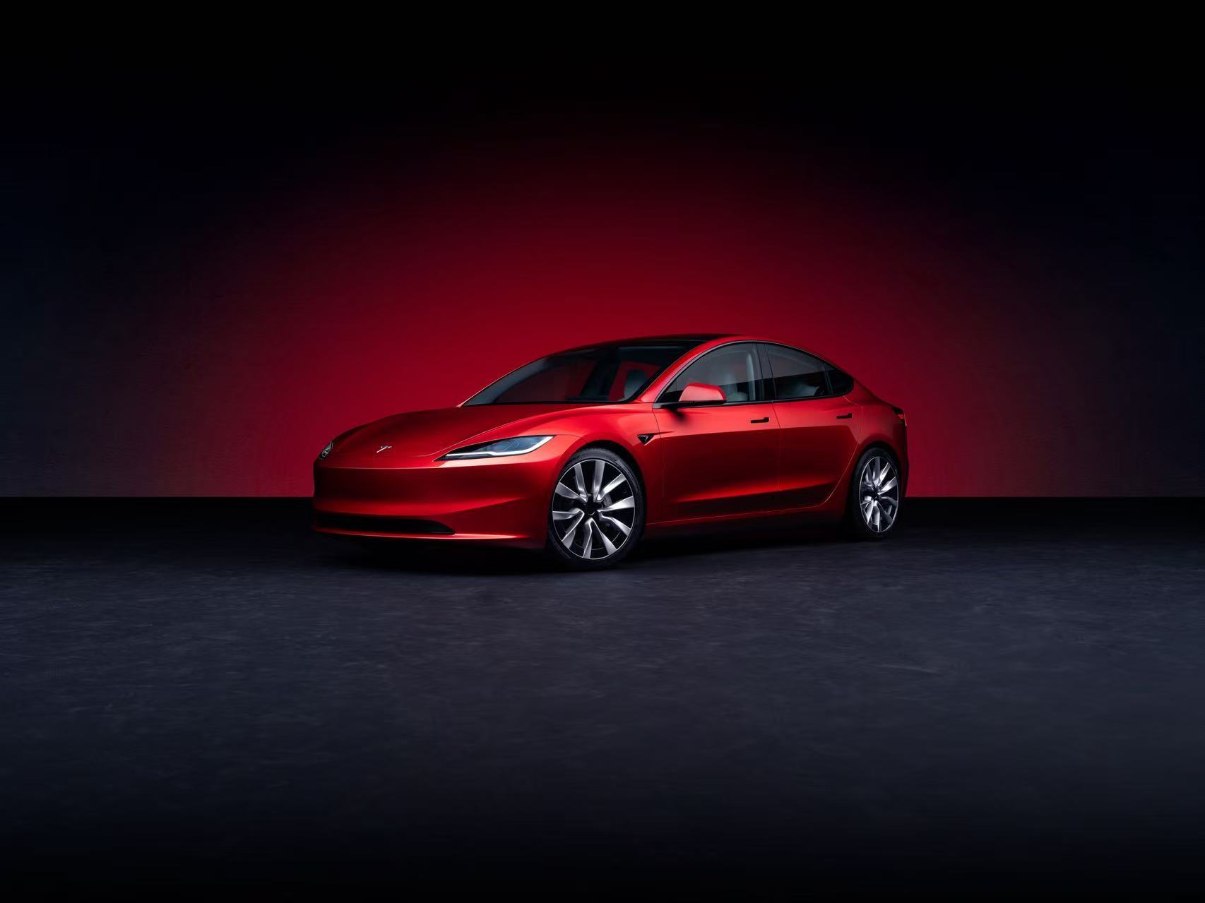 9月1日，特斯拉Model3长续航后驱版降价1万元。续航830公里，现在25.9