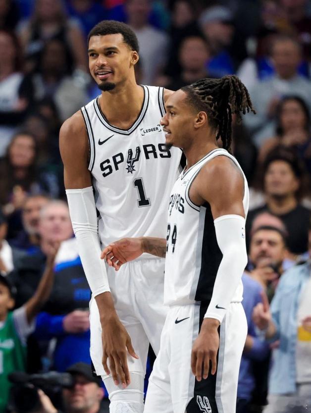 NBA 开季 0-2 被骂了一礼拜，马刺这场终于拿下队史首胜。122-106 客