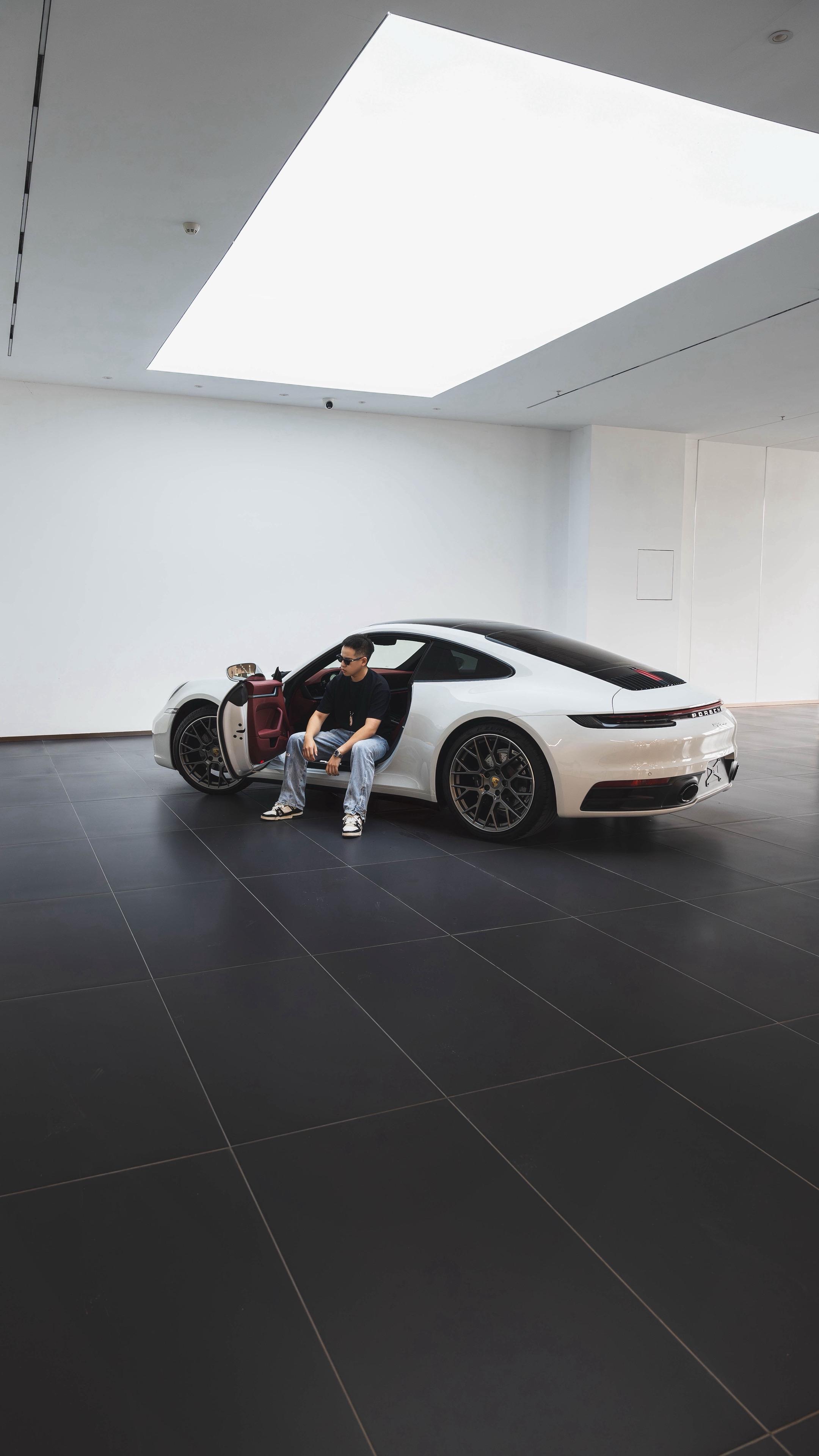 992。