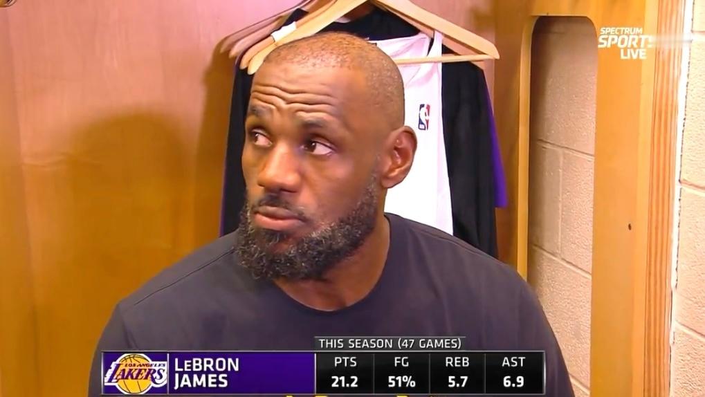 勒布朗表示这场比赛又是一场季后赛级别的较量。“有时候季后赛篮球就是这样，你不能总