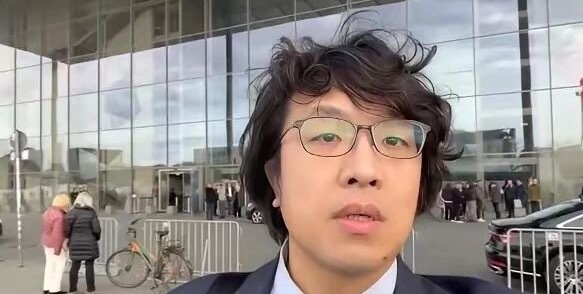 沈伯洋跑到德国去了，并发视频炫耀，说自己出国也不会被抓。这只蛙，必须想办法捞回来