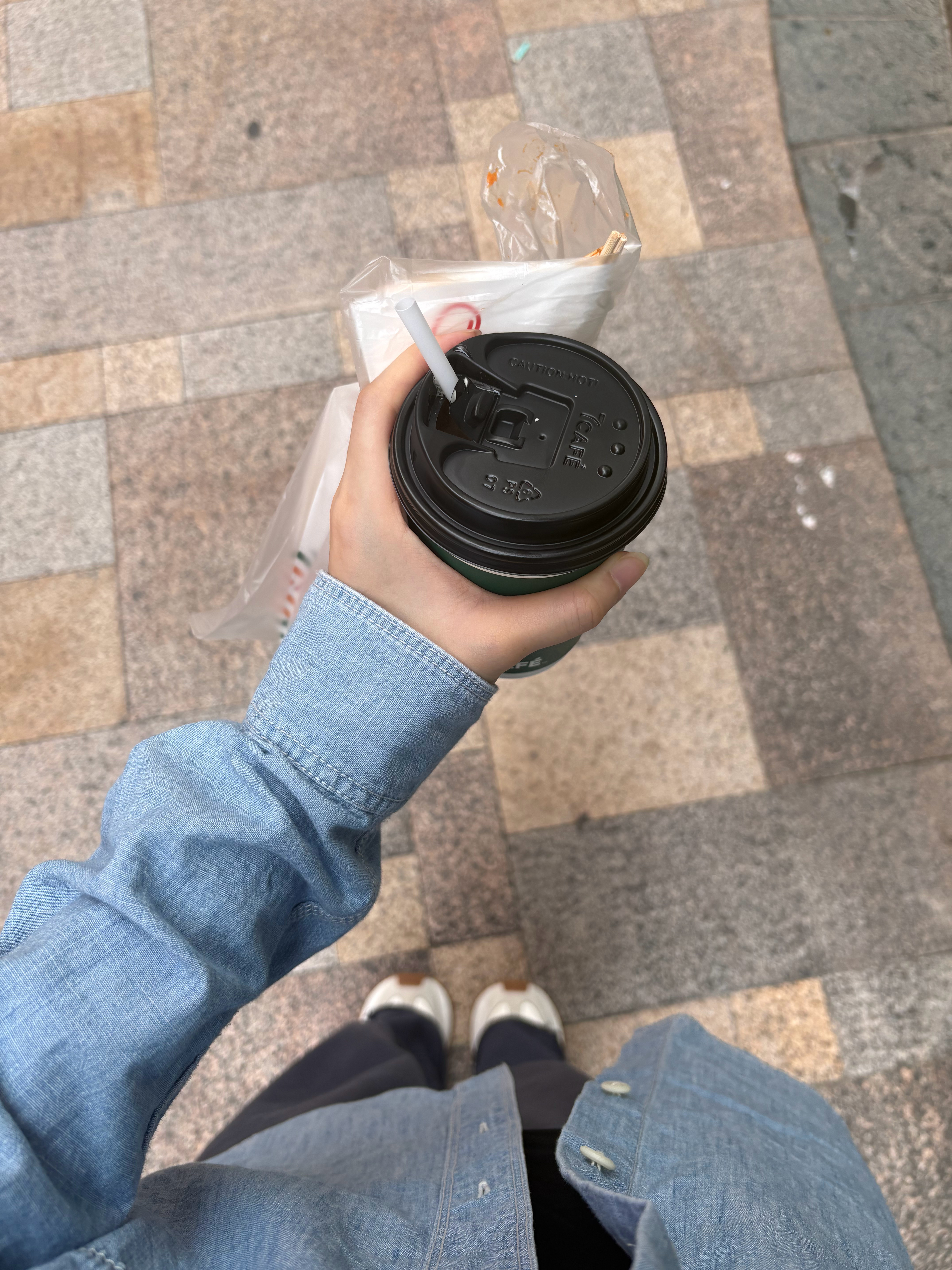 染黑了 🖤 换了个新ipad壳立秋乐啊各位 今晚喝奶茶去🧋