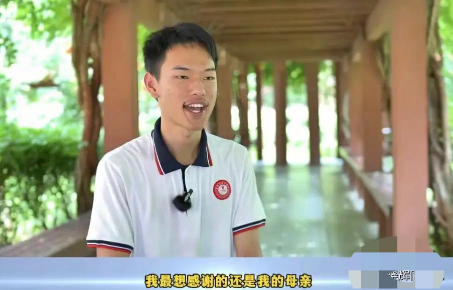 河南周口男孩703分报考清华，坦言最想感谢母亲，付出历历在目

还没开学，现在才
