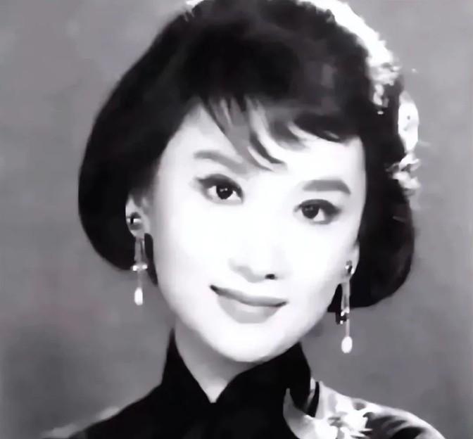 1924年，张学良迎娶如夫人谷瑞玉。新婚之夜，张学良说：“从今往后，我去哪里，你