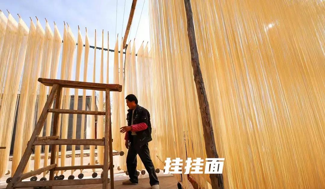#你知道南方人为什么选择吃挂面吗?#这个确实还不知道，但我知道挂面、锅盔和豆腐脑