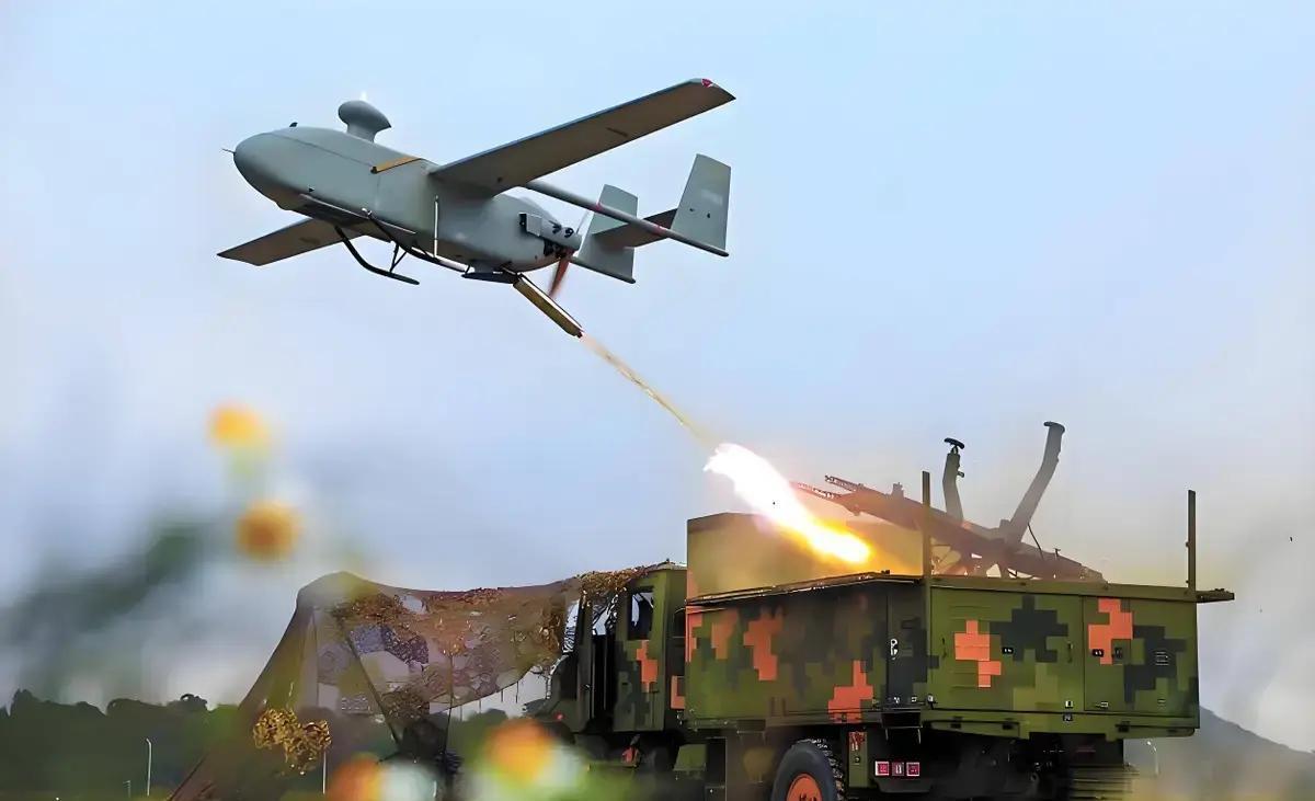 快讯！
中国空军突然宣布了。

近日在华北与沿海多地训练场，启动“有人—无人协同