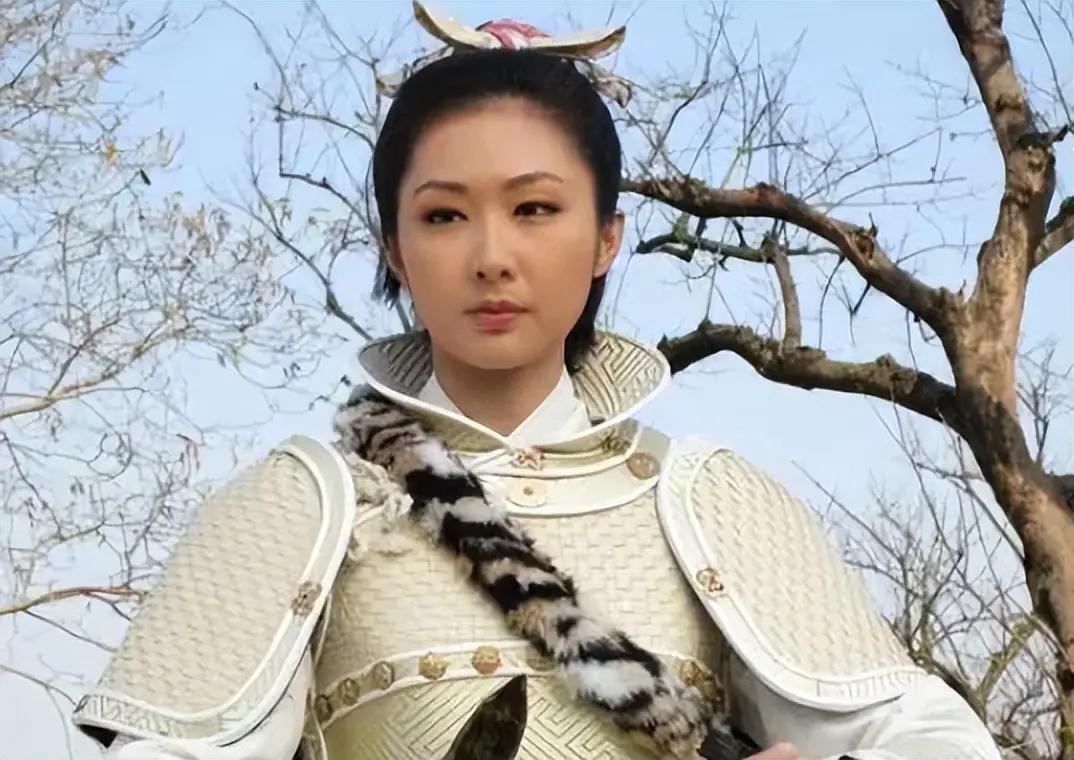 她一生从未输过——杀罗士信，擒程咬金，天下英雄没有一个能在她手里走过三合。 但就