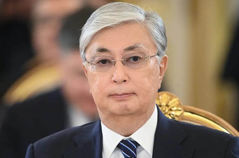 哈萨克斯坦总统托卡耶夫当着俄罗斯总统普京的面，就俄乌战争罕见直白表态。7月25日