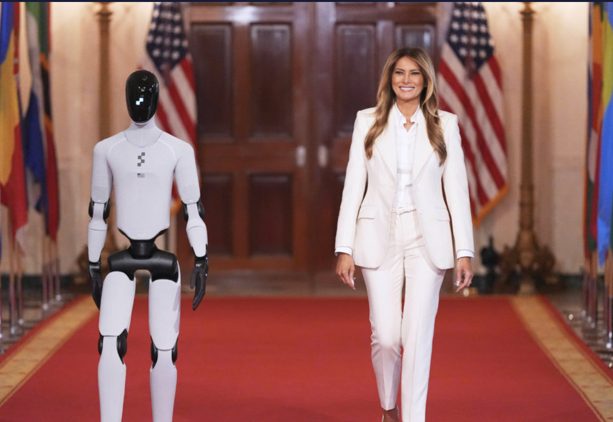 #机器人陪梅拉尼娅走红毯#【机器人陪梅拉尼娅“走红毯”，网友：一边谈机器人教育，