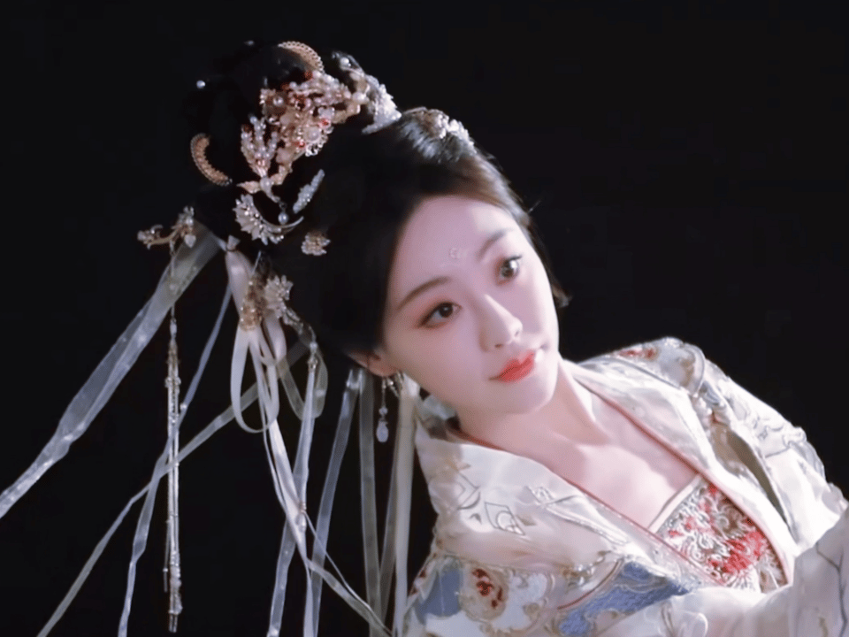 祝绪丹美得人眼前一亮又一亮 天选古装人 