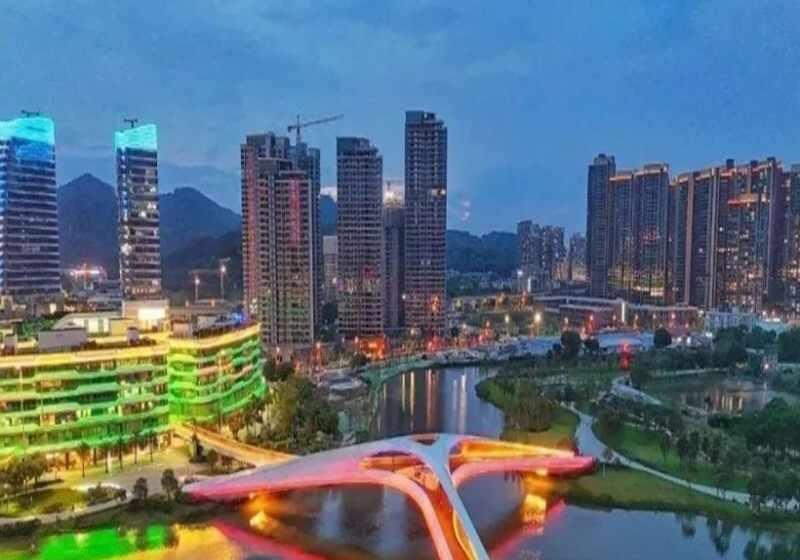 过来人劝：华师附小学位紧张
过来人劝一句想买东悦府冲着华师附小的朋友。这个盘对口