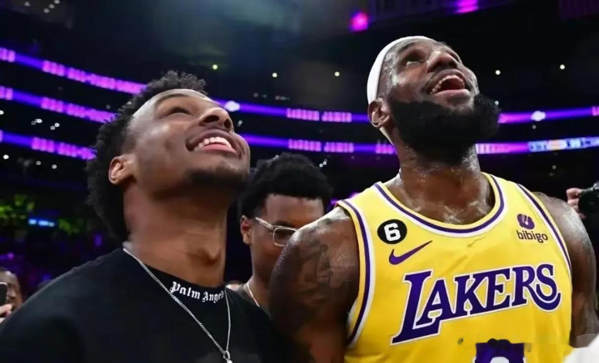 随着8月28号的到来，NBA洛杉矶湖人队一夜再爆2个惊天大新闻！

1，湖人即将