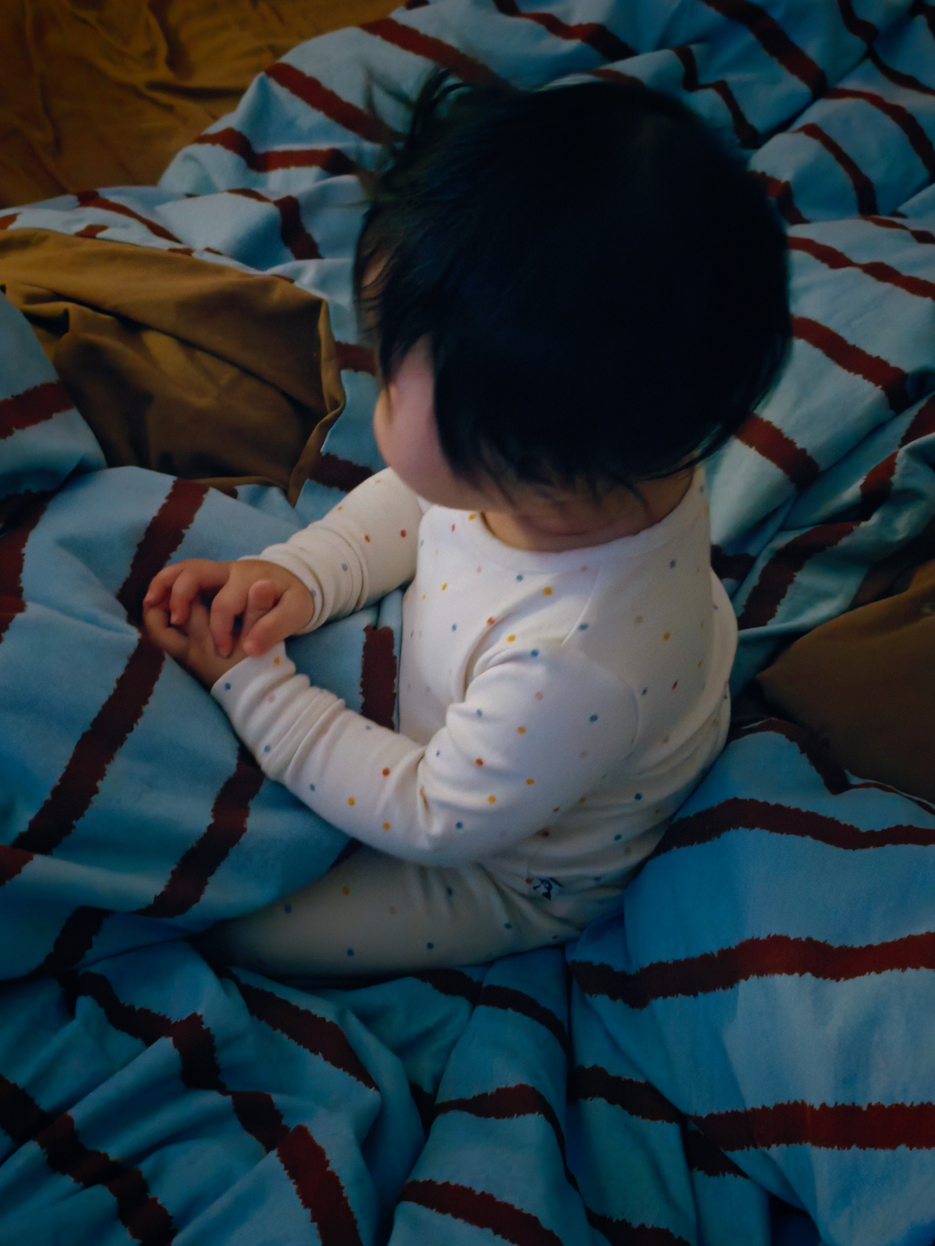 舒坦，小牙退烧了，终于可以睡个好觉了！小牙感冒真不如我自己感冒，我感冒了难受可以