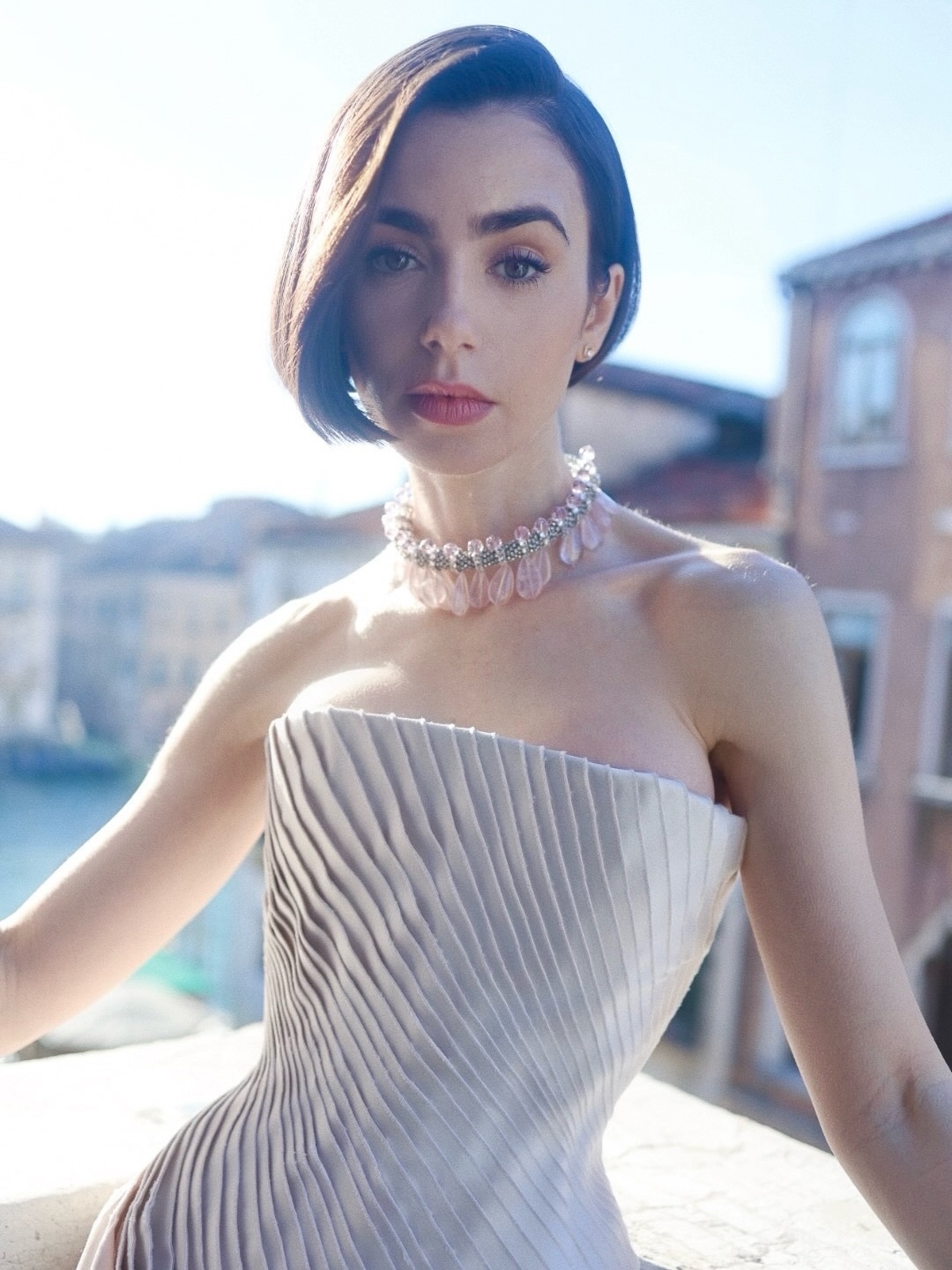 Lily Collins 