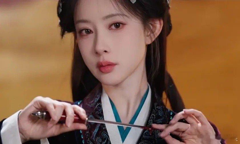 感觉孟子义和杨紫也有点像了 