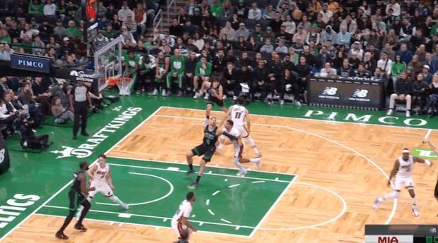 武切维奇绿军首秀：11分4助+12板&6前板，全面发挥助队逆转取胜P1阿德巴约和