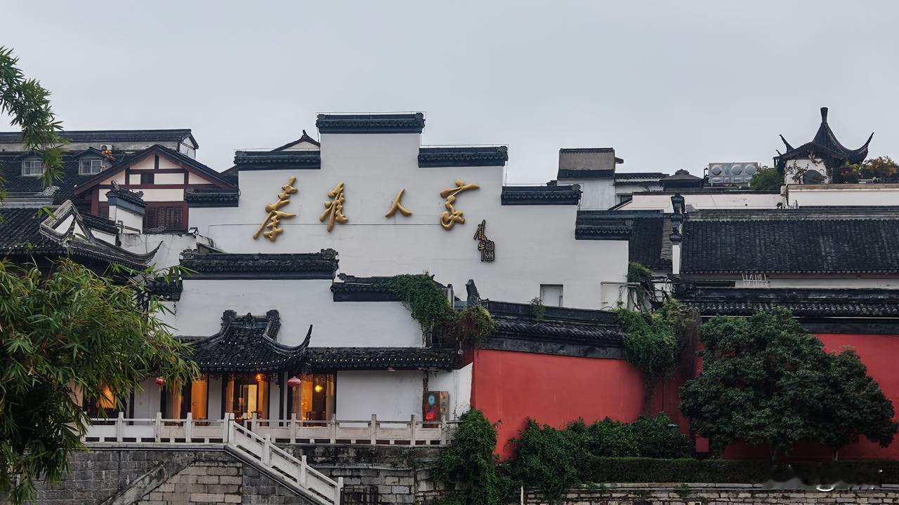 南京，最吸引我的，是民国史。
说起原因，有点肤浅。
我个人觉得，民国时期的人是最