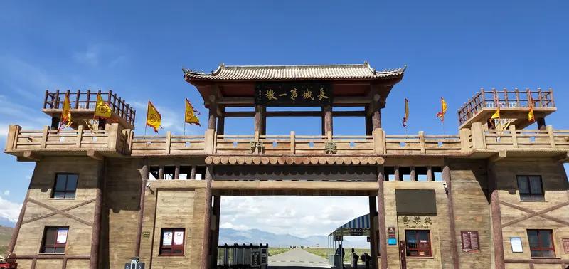 《达坂城的姑娘》这首歌可太经典啦！它让达坂城和那里的姑娘声名远扬。歌里唱着达坂城