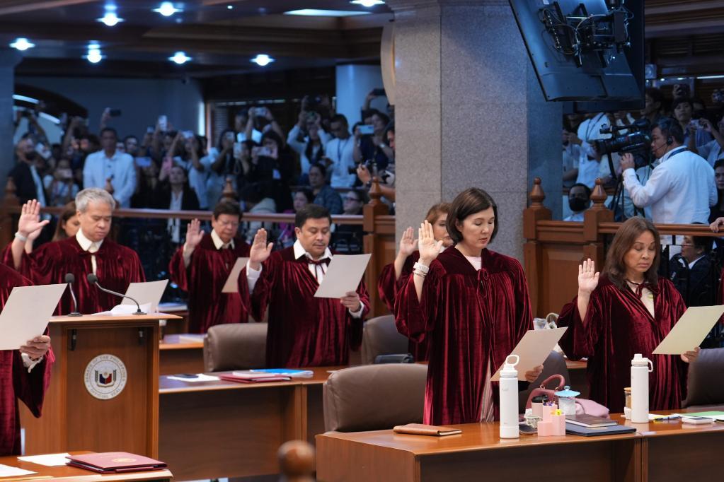 菲律宾政坛最惨烈的家族内战，在5月18日正式进入了决战时刻。
 
菲律宾参议院全