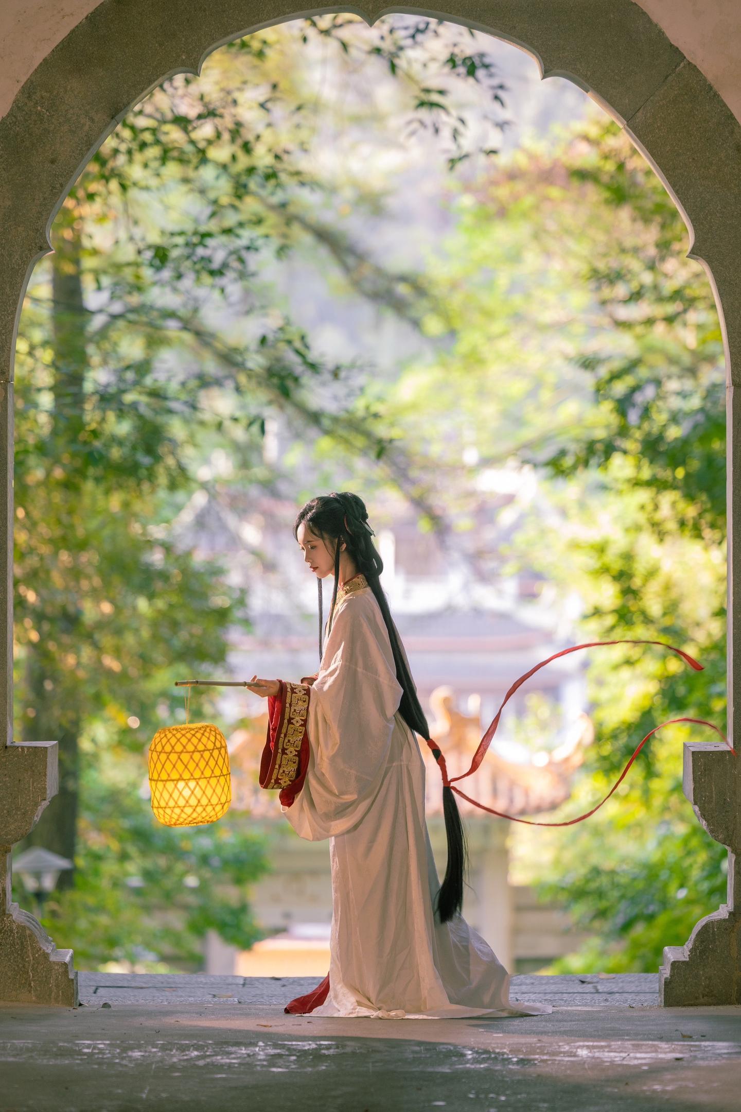 “一重山，两重山。山远天高烟水寒” 出镜