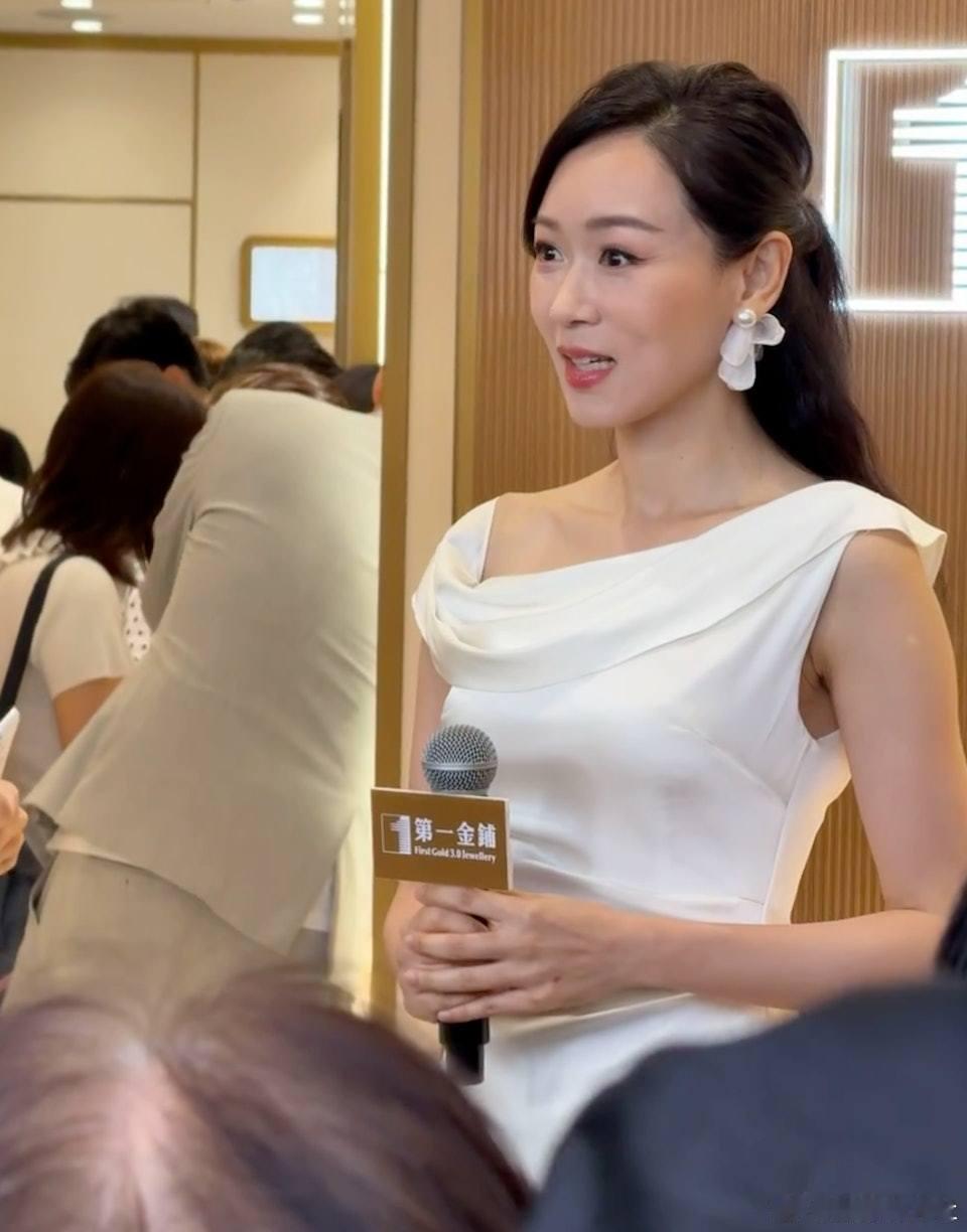 現年48歲的楊思琦是2001年港姐冠軍，她當年還獲得了最上鏡小姐、網上最奪目小姐