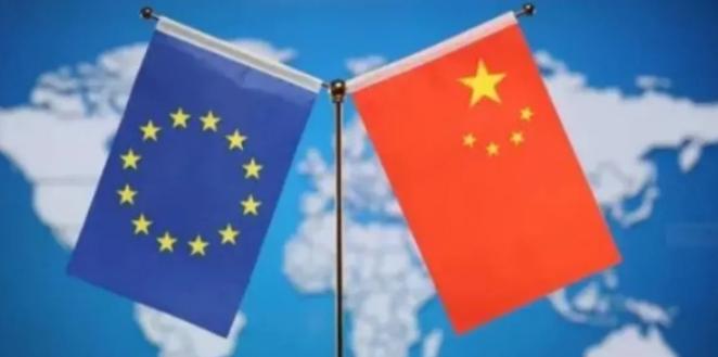 眼看没有等到我们的让步，欧洲驻华大使站出来对我们施压了！5月24日法新社报道，欧