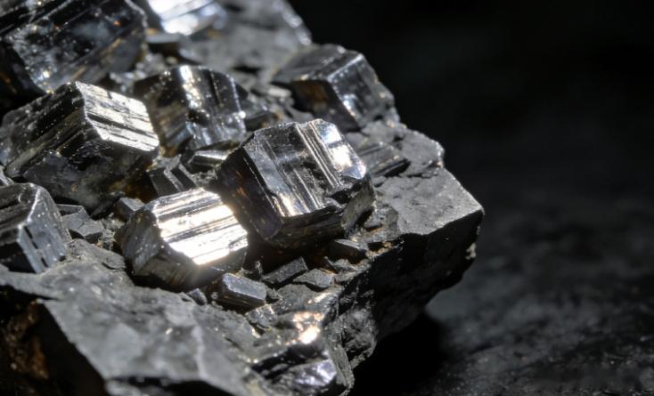 宁德时代总市值突破2万亿 着实夸张，这个是什么概念呢？一家造电池的公司，身价相当