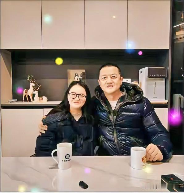 最近又爆出李亚鹏“第四个女儿朱春艳”，随着李亚鹏越来越多个人“爱心”事件的曝光，