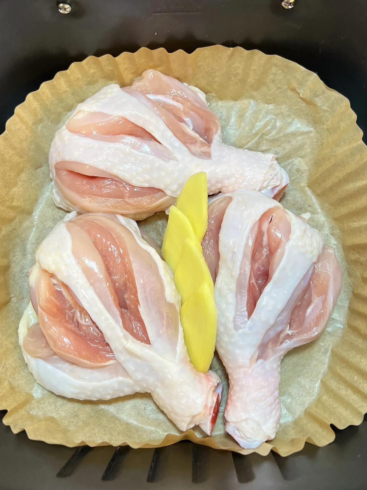 臭男人们，你们要的美腿来了，快@你家老色p，让他来看看美腿，不光美，还巨香，抱着